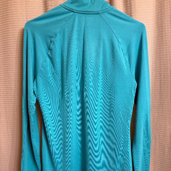 Share  Layers Turquoise Sport Top Women's M - Picture 3 of 4